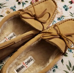 Minne Tonka Moccasins size 9
